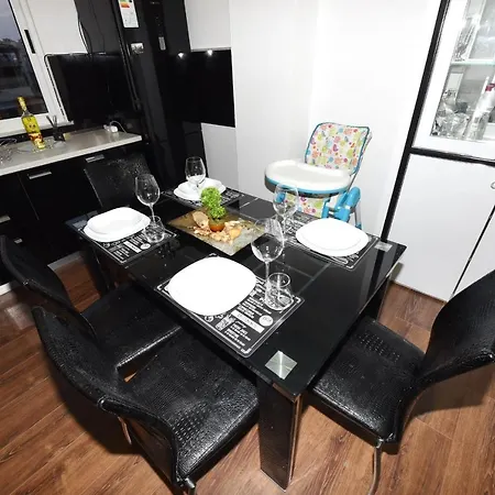 Apartment New Luxury By The Lake M&j