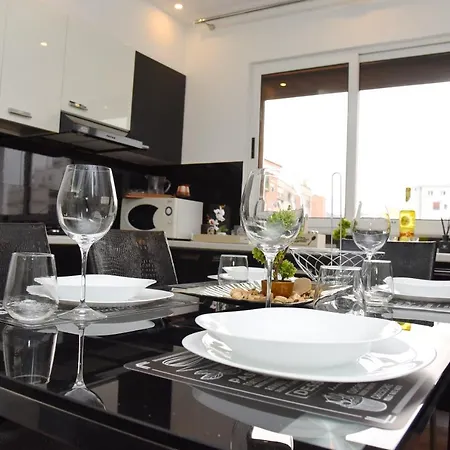 Apartment New Luxury By The Lake M&j Tirana