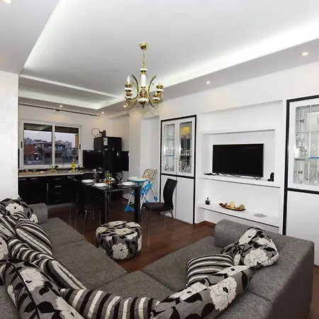 New Luxury By The Lake M&j * Tirana
