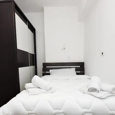 New Luxury By The Lake M&j Apartment Tirana