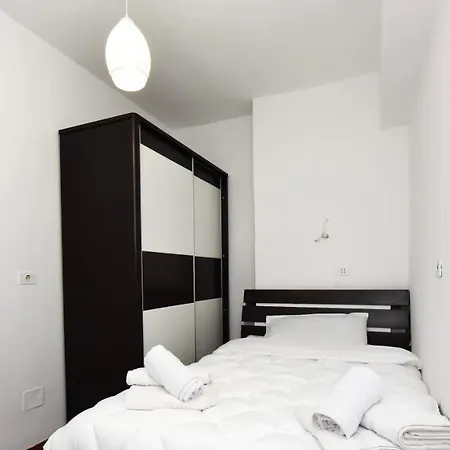 Apartment New Luxury By The Lake M&j *